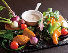バーニャカウダは静岡産の野菜の味をじっくり堪能できる一品です