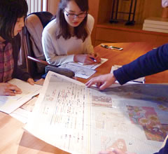 色の支持が記された緻密なプログラムも社内で制作されています