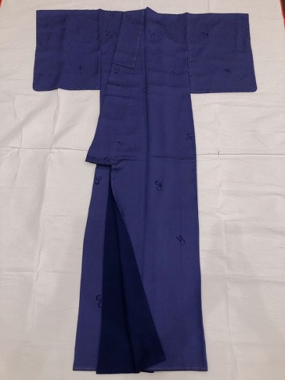 浜松・N様の一刀彫の青紫の色無地が仕立て上がりました！！