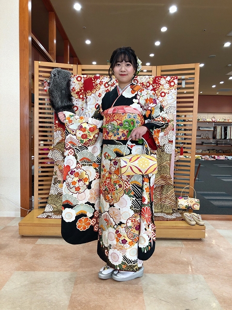 浜松市 西遠女子学園成人式 浜松市 静岡市の成人式振袖はきもの専門店和福屋 和ろうどにおまかせください きものは専門店の和福屋 和ろうどへ 浜松市 静岡市