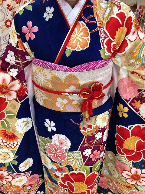 浜松市 西遠女子学園成人式 浜松市 静岡市の成人式振袖はきもの専門店和福屋 和ろうどにおまかせください きものは専門店の和福屋 和ろうどへ 浜松市 静岡市