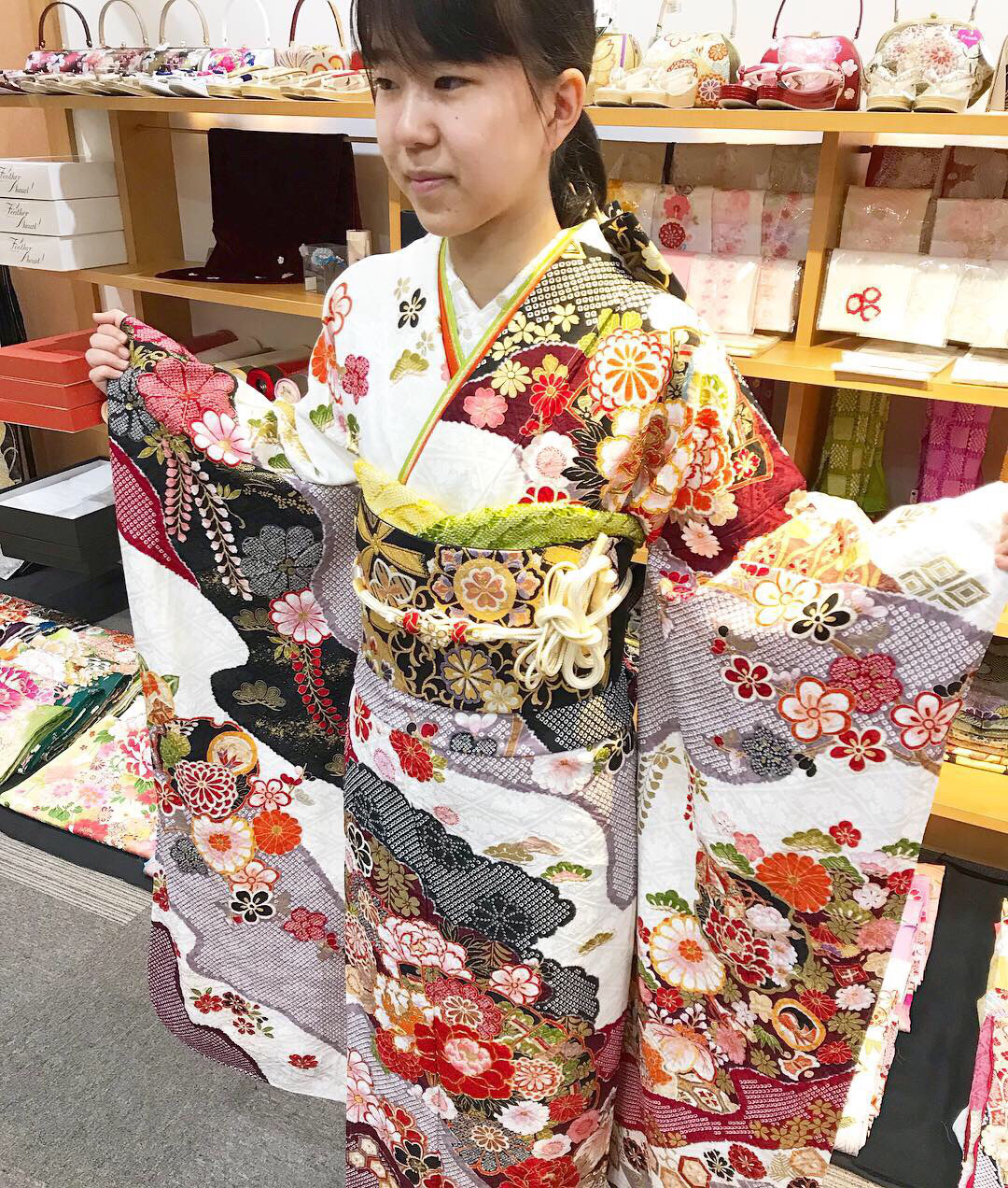 6651］振袖 成人式 晴れ着 舞鶴文様 雲取り 正絹 着物 袷