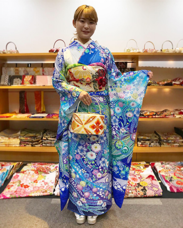 M様の辻ヶ花のお振袖 浜松市 静岡市の成人式振袖はきもの専門店和福屋 和ろうどにおまかせください きものは専門店の和福屋 和ろうどへ 浜松市 静岡市